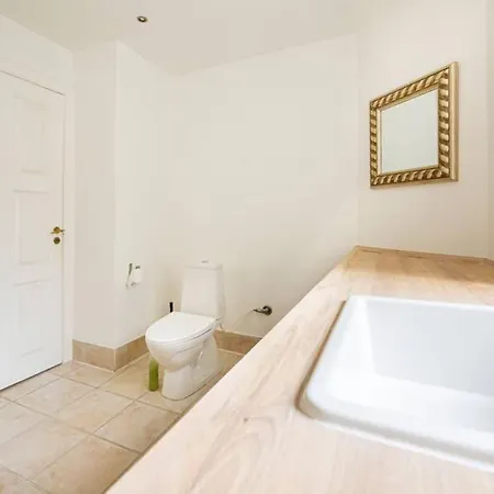 Spacious Flat In A Central, But Calm Area Of Cph *