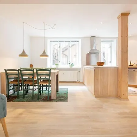 Spacious Flat In A Central, But Calm Area Of Cph 아파트