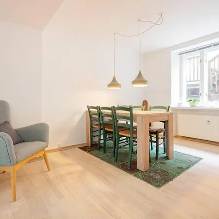 Spacious Flat In A Central, But Calm Area Of Cph 아파트 코펜하겐