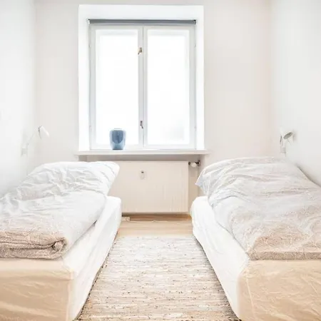 Spacious Flat In A Central, But Calm Area Of Cph 아파트 코펜하겐